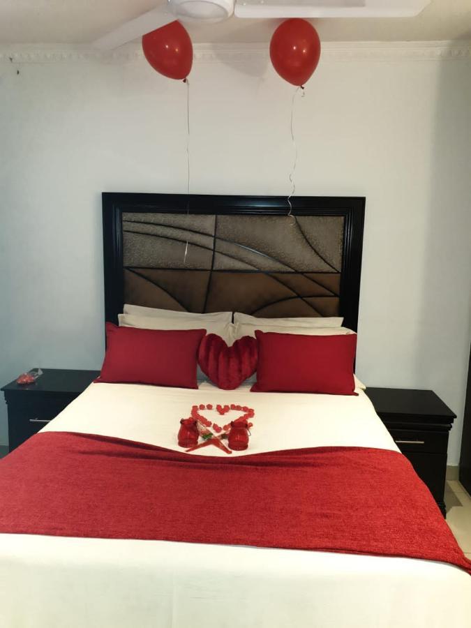 Suits Guest House & Bar Carletonville ภายนอก รูปภาพ